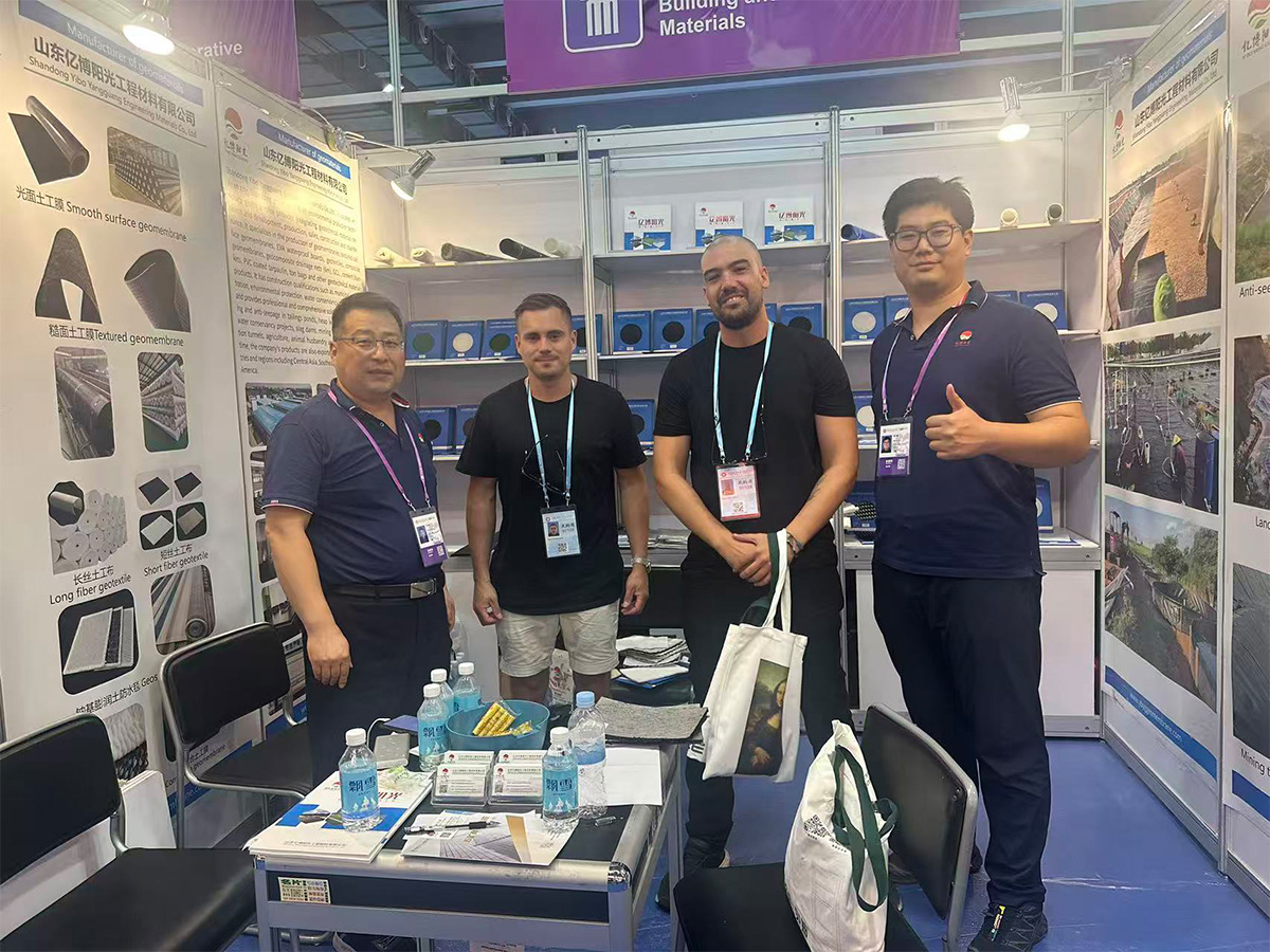 Pemasok Geomembran & Geotekstil: Mitra Tepercaya Anda di Canton Fair Pemasok Geomembran & Geotekstil: Mitra Tepercaya Anda di Canton Fair