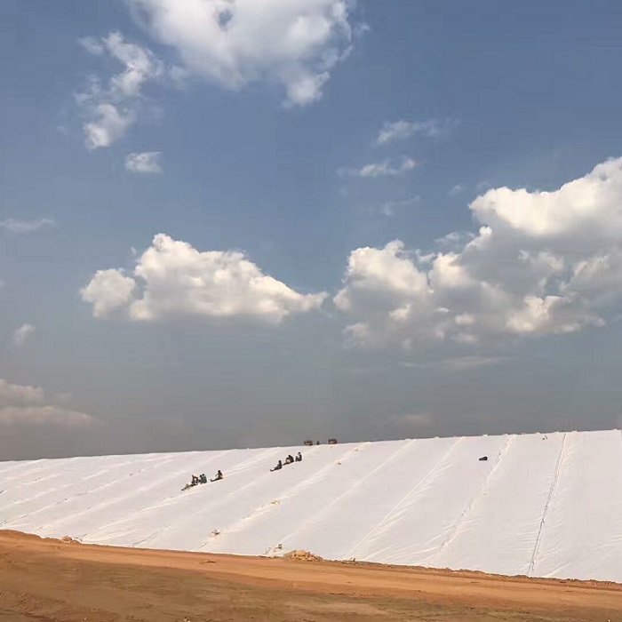 الجيوتكستايل والجيومبريان الجيوكومبوسيت