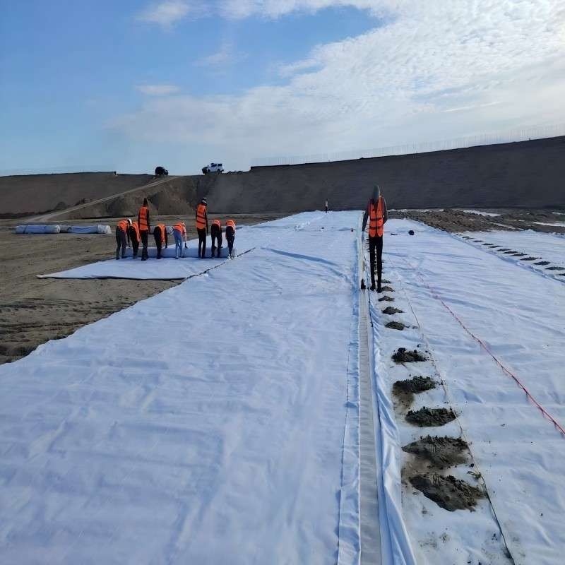 الجيوتكستايل والجيومبريان الجيوكومبوسيت