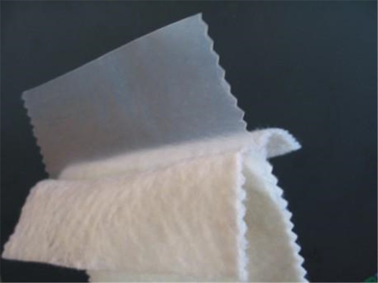 غشاء أرضي مركب من الجيوتكسيلي