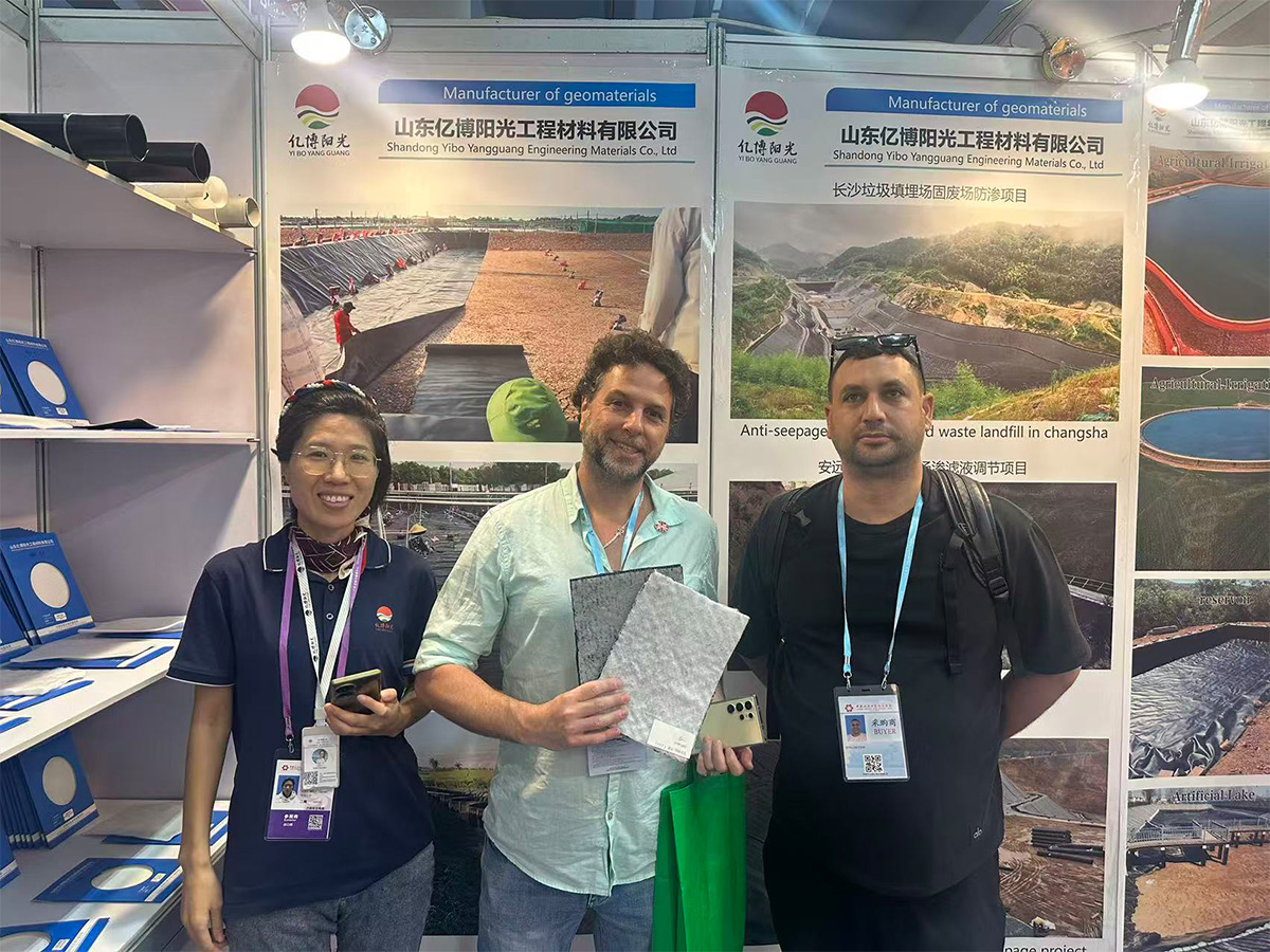 Pemasok Geomembran & Geotekstil: Mitra Tepercaya Anda di Canton Fair Pemasok Geomembran & Geotekstil: Mitra Tepercaya Anda di Canton Fair
