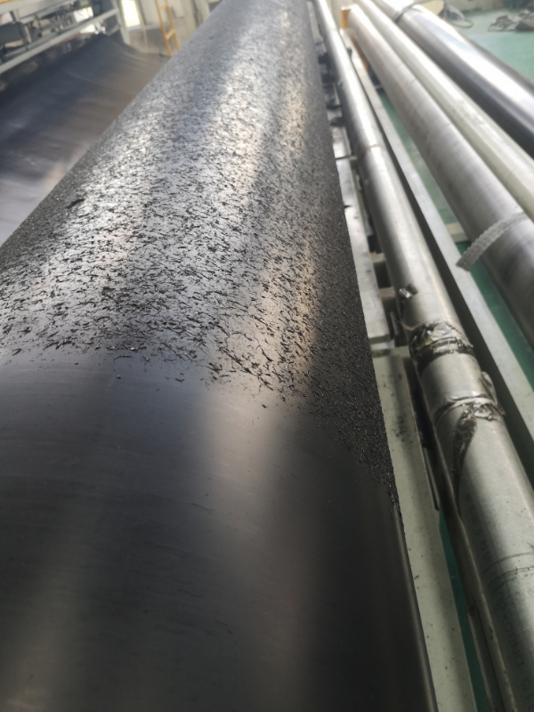 الأغشية الأرضية المصنوعة من مادة HDPE المزخرفة بسطح خشن